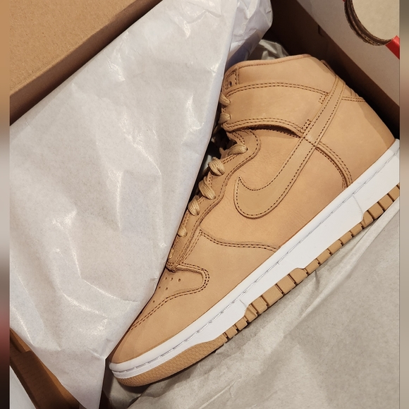 NIKE- Nike Dunk High Premium- Women's size 7.5- Men's size 6 - Picture 7 of 7